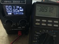 "Nowoczesny" (?) zasilacz laboratoryjny YIHUA 3005D-IV z USB, Quick Charge, enkodery