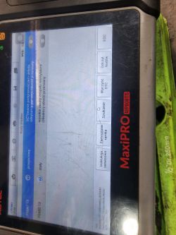 Wyświetlacz diagnostyczny MaxiPRO MP808TS z błędami Citroena Berlingo.
