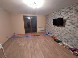 Podłączenie dwóch grzejników żeberkowych aluminiowych z trójnikami w piwnicy