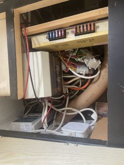  Dodatkowa instalacja 12V i przetwornica AZO DIGITAL w przyczepie Bailey Peagent