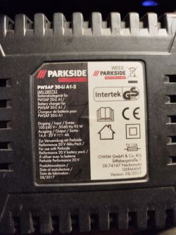 Tabliczka znamionowa ładowarki Parkside PWSAP 20-Li A1-2 z danymi technicznymi