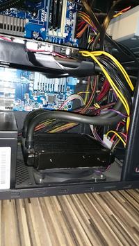 Moja recenzja chłodzenia hybrydowego procesora i karty grafiki w małej obudowie.