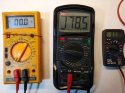 Bardzo tani Mini Multimetr DT83B - Test / Recenzja / Opis Bardzo tani Mini Multimetr DT83B - Test / Recenzja / Opis