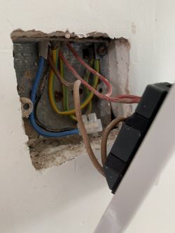 Troubleshooting UK Kitchen Lamp Connection Issues: Wiring, Switches & Protection Activation