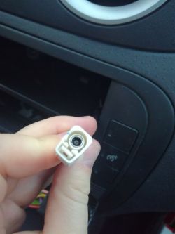 Podłączenie radia Pioneer MVH-S120UB do Citroen C3 Furio 2007: separator antenowy i przejściówki?