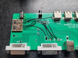 Modyfikacja płyty KVM z układami scalonymi i okablowaniem