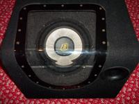 Symbol R - Identyfikacja producenta głośnika ze zdjęcia