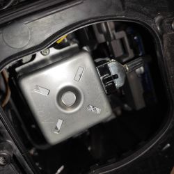 Mokka 1.7cdti 2013r Bi-xenon: Usterka w układzie poziomowania reflektorów i świateł drogowych