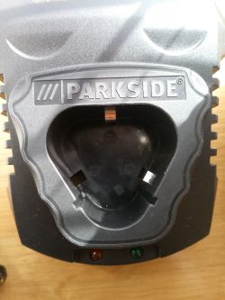 Akumulator Parkside X12V ładowanie w samochodzie