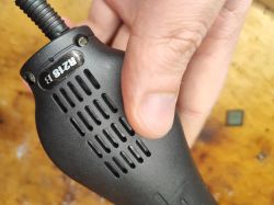 Zbliżenie na ręczną końcówkę stacji lutowniczej Preciva.