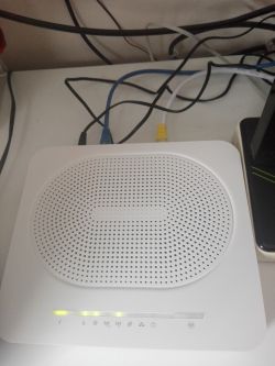 Dwa laptopy: jeden osiąga 400 Mb/s, drugi tylko 43 Mb/s na kablu