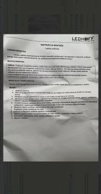 Instrukcja montażu lampy sufitowej z informacjami o charakterystyce, bezpieczeństwie oraz instalacji i eksploatacji.