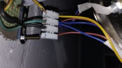 Jak podłączyć żyrandol na 3 żarówki, żeby świeciły jednocześnie?