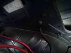 Dlaczego nie świeci się kontrolka zasilania na wzmacniaczu? Radio: CQ-C1323NW.