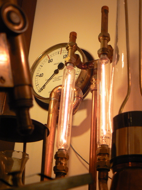 Steampunkowy wskaźnik ciśnienia sieci