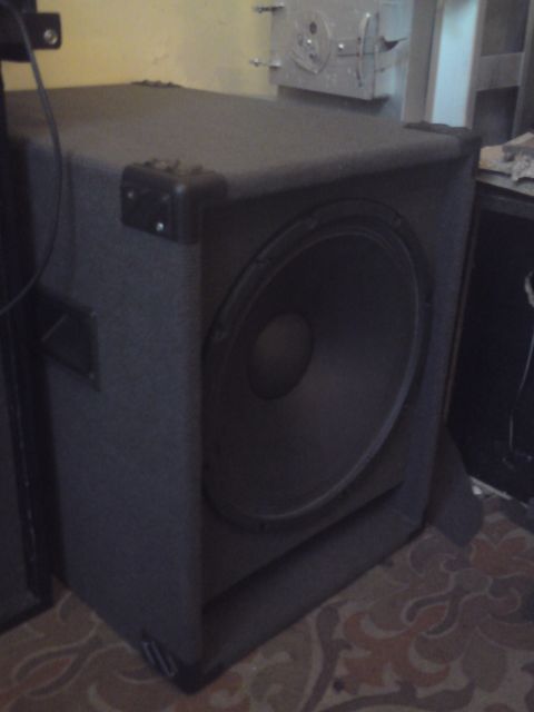 Subwoofer na eminence? Subwoofer na eminence?