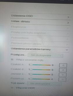 Ekran ustawień rejestratora DS-7332HQHI-K4 z wyszarzonymi opcjami konfiguracji kamer.