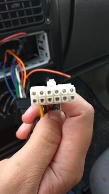 Radio w VW Polo III 95 r. nie włącza się mimo prądu w kostce