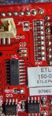 Zbliżenie na płytkę obwodu elektronicznego z elementami oznaczonymi takimi jak JP1, GZAS, C10 i U3.