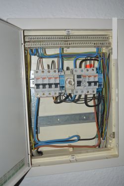 Modernizacja instalacji elektrycznej w bloku.