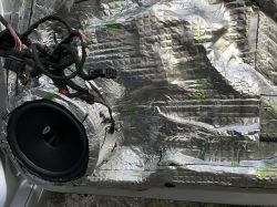 Jak podłączyć w samochodzie 4-kanałowy wzmacniacz?