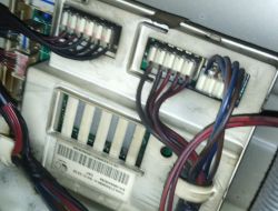 Indesit WISL 105 - Tykanie, brak wypompowywania wody, problem z filtrem