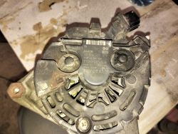 Avensis t25 2006r. benzyna - Alternator wyprowadzenia