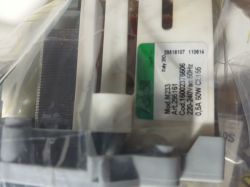 Etykieta techniczna pompy Askoll z oznaczeniem modelu M233 i danymi elektrycznymi