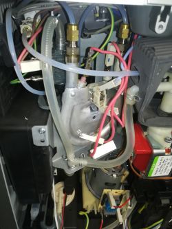 Ekspres DeLonghi 3500s - potrzebuję kilka zdjęć z tyłu gdzie jest grzałka