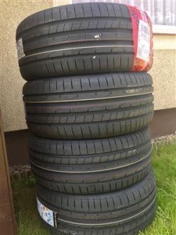 Dyskusja o strukturze bieżnika: Czy opona na załączonych zdjęciach jest wyżąbkowana?