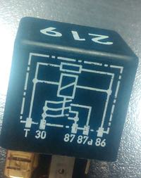 Przekaźnik rozwarty po podaniu prądu - jak wybrać odpowiedni model?