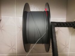 Dlaczego filament zawija się w taki sposób i jak to naprawić?