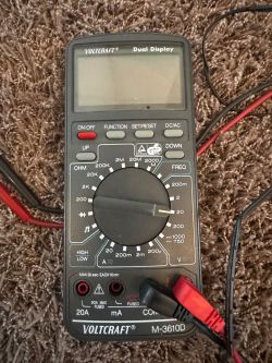 Digitalmultimeter VOLTCRAFT M-3610D mit Drehschalter und Messleitungen