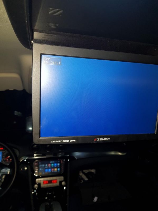 Eonon GA5162F - Brak sygnału na dodatkowym wyświetlaczu podczas odtwarzania vide