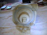 Whirlpool ADG 698 FD - Cieknie woda z pompy myjącej,luzy na wirniku.