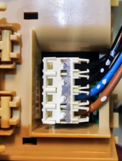 Whirlpool WSFO 3O23 PF – dolne śmigło nie obraca się, dźwięk powietrza w obiegu