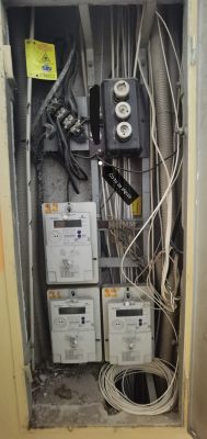 Modernizacja instalacji 1 fazowej blok lata 80, Brak uziemienia.