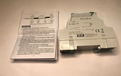Zegar PCZ-525.4+ oraz ulotka z jego charakterystyką i schematem działania