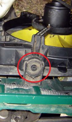 Punto 2 1,9 JTD - Luzy chłodnicy po wizycie u mechanika, brakujące mocowanie?