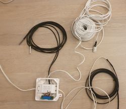 Components of a DIY system with Sonoff Basic and sensor cables.