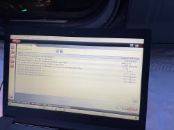 Laptop z wyświetlonymi danymi diagnostycznymi Audi A5
