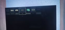 Interfejs telewizora Samsung z wybranym wejściem AV na ekranie