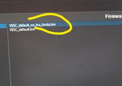 Lista dwóch plików firmware: VESC_default.bin i VESC_default_no_hw_limits.bin