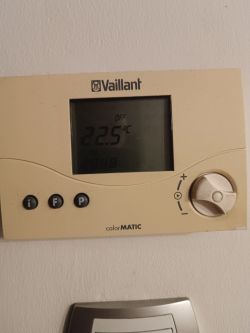 Vaillant VUW PL 240/2-5 R3 – stały symbol kranu, przegrzewanie wody, niestabilna praca