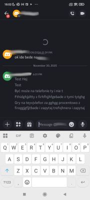 Zrzut ekranu rozmowy na Discordzie z klawiaturą ekranową u dołu