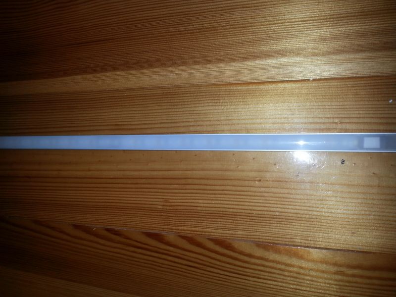 Przycisk bistabilny + oświetlenie szafkowe LED
