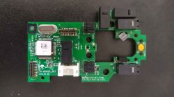 Płytka drukowana myszki Logitech G502 Hero z widocznymi elementami elektronicznymi.