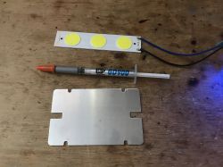 Latarka/Lampka przenośna powerbank USB COB LED HP1807 ładowana z USB