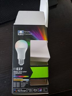 Packaging of the LSC Smart Connect E27 smart bulb.