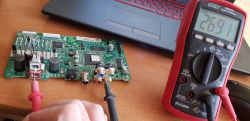 Wieża Samsung MM E330D wyłącza się po kilkudziesięciu sek.